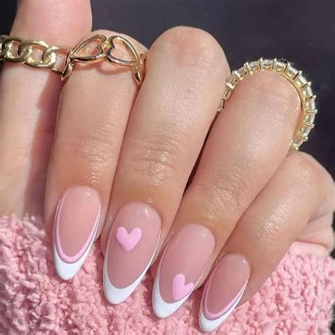 french nails mandelform|Elegante Nageldesign Ideen in French Mandelform